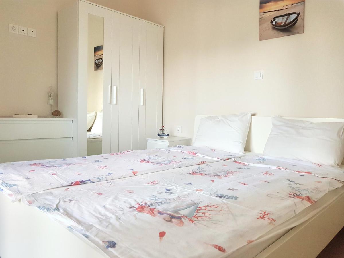 Mango Apartment นิกิติ ภายนอก รูปภาพ